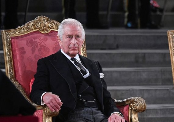 Rei Charles III celebra um ano de reinado marcado pelo diagnóstico de câncer e alta na popularidade