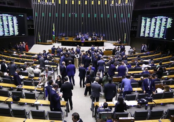 Comissão vota medida provisória do setor elétrico nesta terça