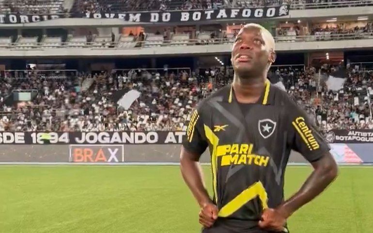 Patrick de Paula volta a jogar após 400 jogos e se emociona em vitória do Botafogo