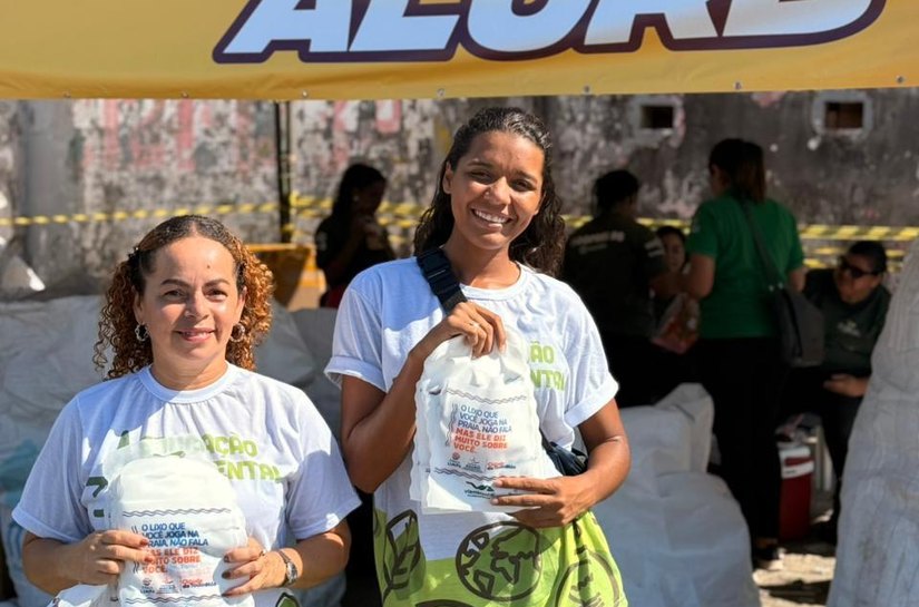 Cooperativa realiza coleta seletiva durante competição na orla de Maceió