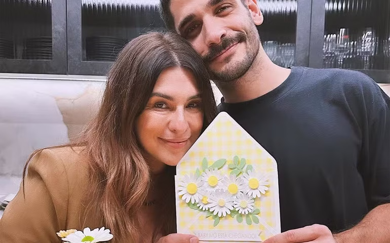 Fernanda Paes Leme mostra foto de primeiros momentos de Pilar e famosos reagem