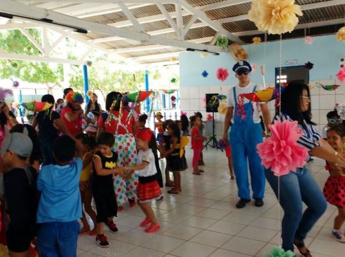 Educação de Coruripe realiza ação carnavalesca simultânea nas escolas