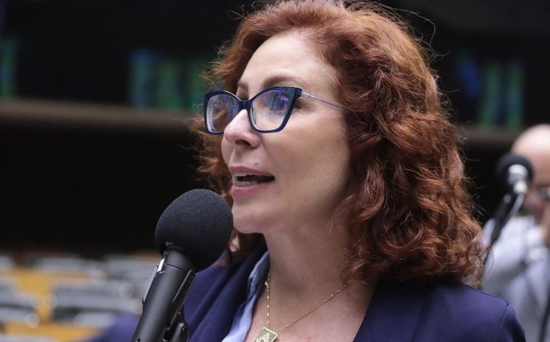 Zambelli está presa em penitenciária feminina em Roma e vai passar por audiência de custódia