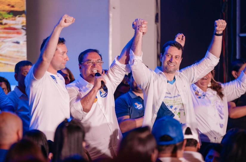 Daniel, Lucas e Luciano são recebidos por mais de 5 mil profissionais da Educação