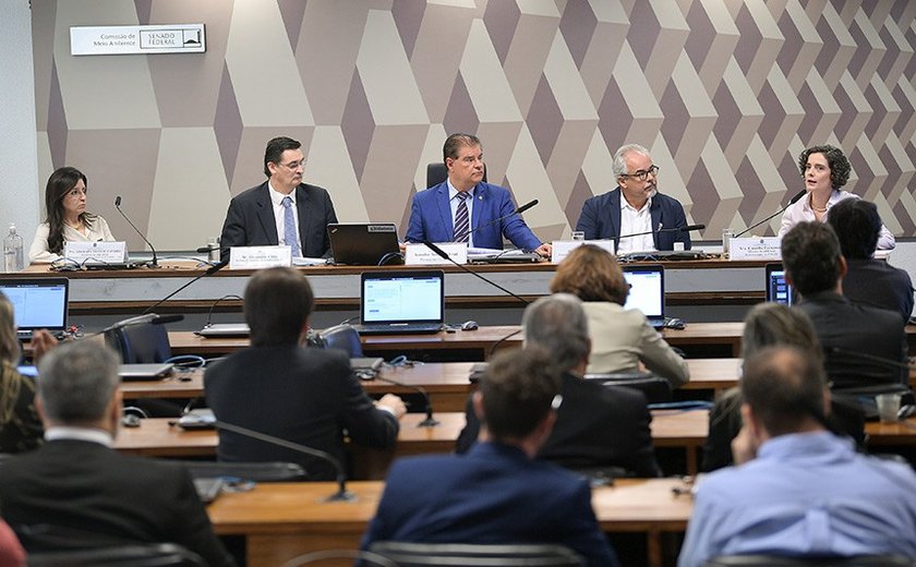 Projeto ameaça gerenciamento de recursos hídricos, aponta debate na CMA