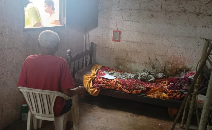 Idoso de 81 anos estava abandonado sem alimentação, água, roupas e doente Idoso de 81 anos estava abandonado sem alimentação, água, roupas e doente