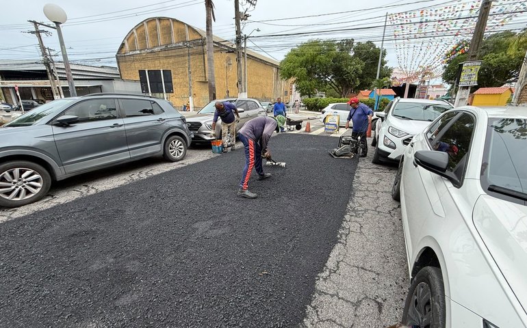 Operação Tapa-buraco reforça manutenção viária em Jaraguá para São João Raiz