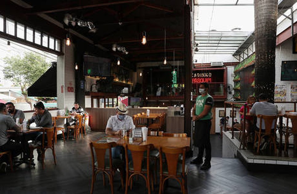 reuters-reabertura-do-comercio-restaurantes-bares-1500-07072020120118866 (2).jpeg / Foto: R7.com