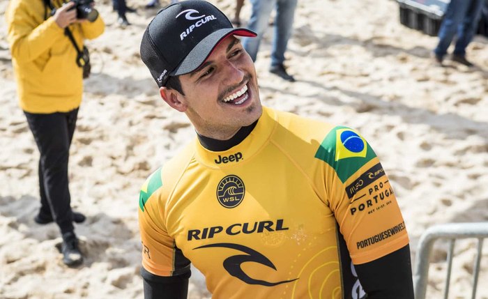 Medina, Toledo e Italo Ferreira estão entre os surfistas que passaram para a fase seguinte