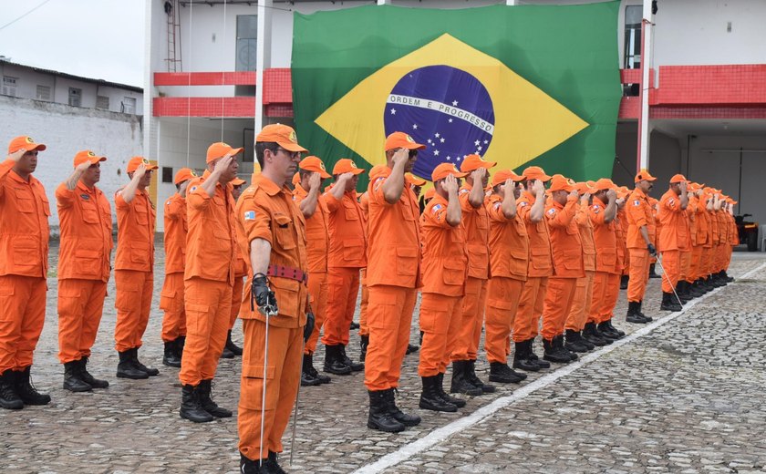 Corpo de Bombeiros de Alagoas inicia maior turma do Curso de Aperfeiçoamento de Praças