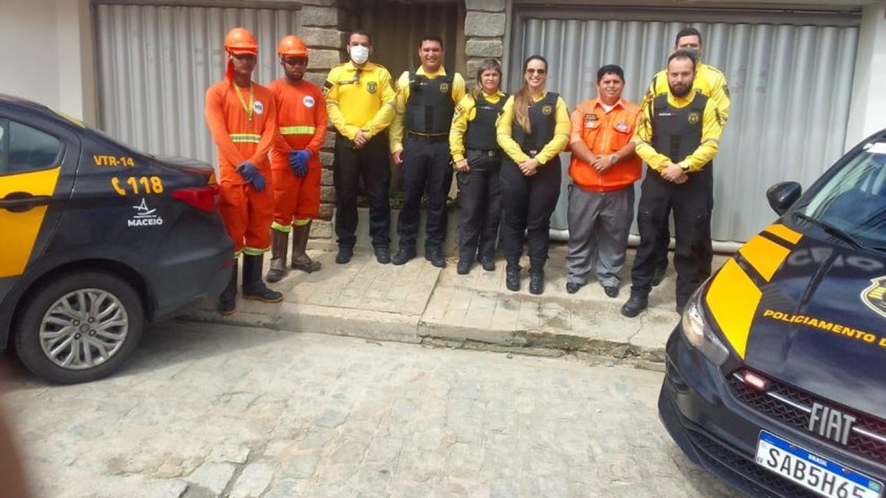 Material doado para atender as vítimas das chuvas é entregue na Defesa Civil