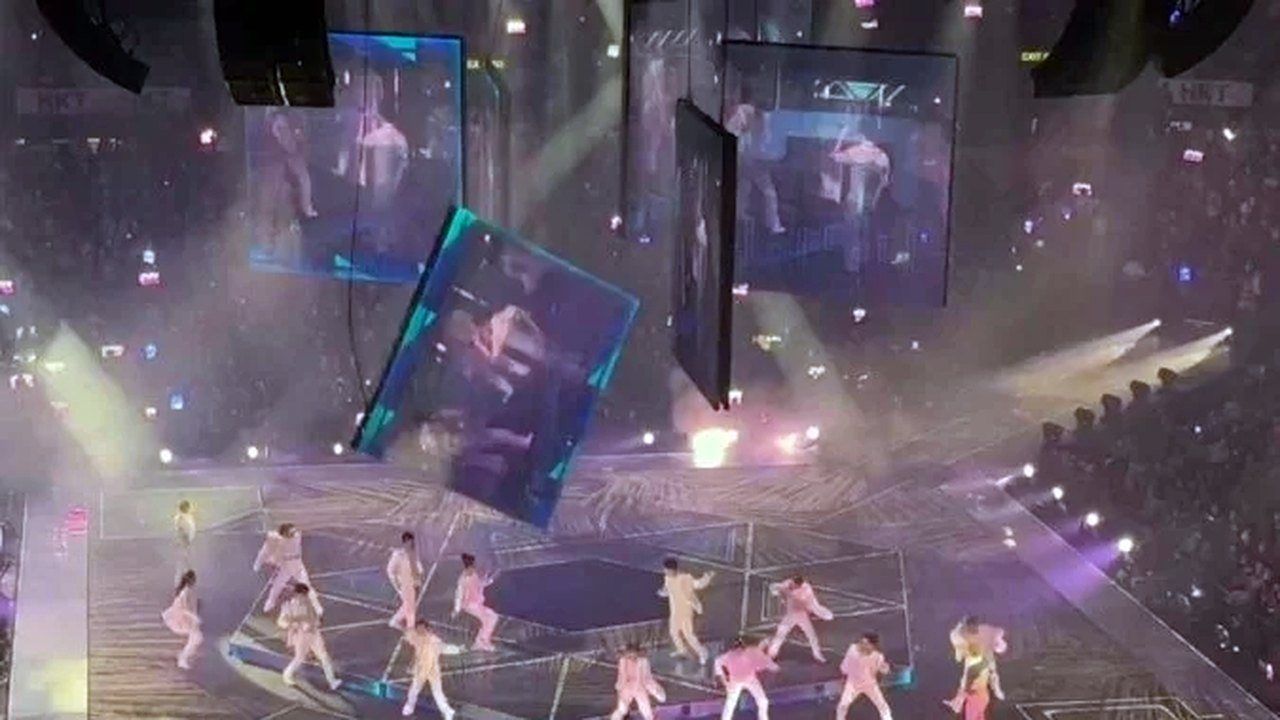 Telão despenca e atinge integrantes da boyband Mirror durante show