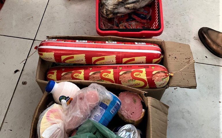Vigilância Sanitária apreende 300 kg de produtos impróprios para consumo