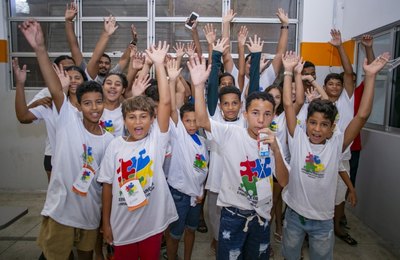 Crianças do Serviço de Convivência almoçam no Restaurante Popular de Maceió