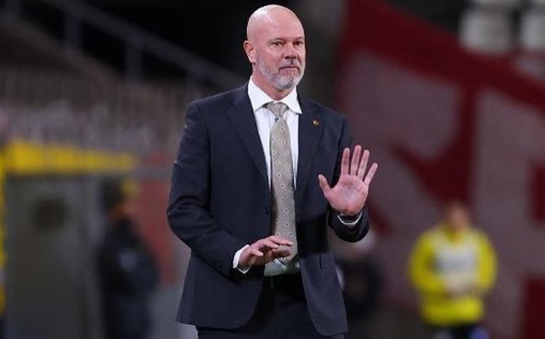 Coritiba demite Antônio Carlos Zago após goleada e coletiva polêmica