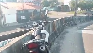 Após colidir na mureta de proteção, motociclista cai da ponte entre Aracaju e Barra dos Coqueiros