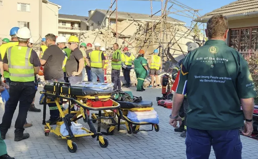 Ao menos 70 pessoas ficam soterradas após queda de edifício na África do Sul 