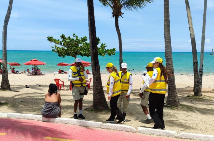 Ronda no Bairro presta assistência à mulher desaparecida na orla de Maceió
