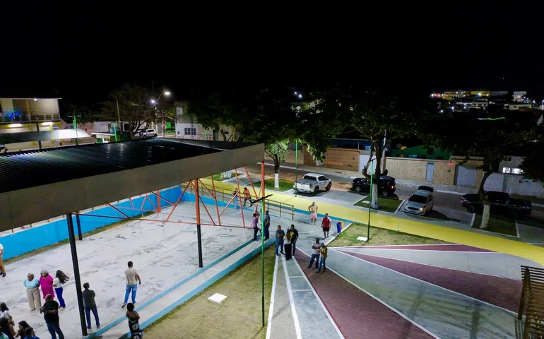 Prefeitura prorroga prazos de obras em praças e contrato de EPIs reforçando histórico de atrasos em projetos públicos