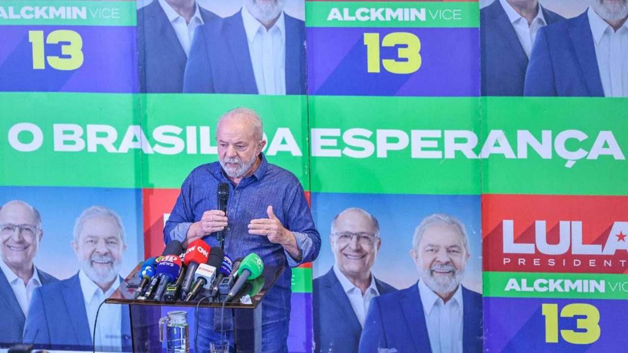 Lula: país deve debater a desvalorização do salário mínimo e não as mentiras de Bolsonaro