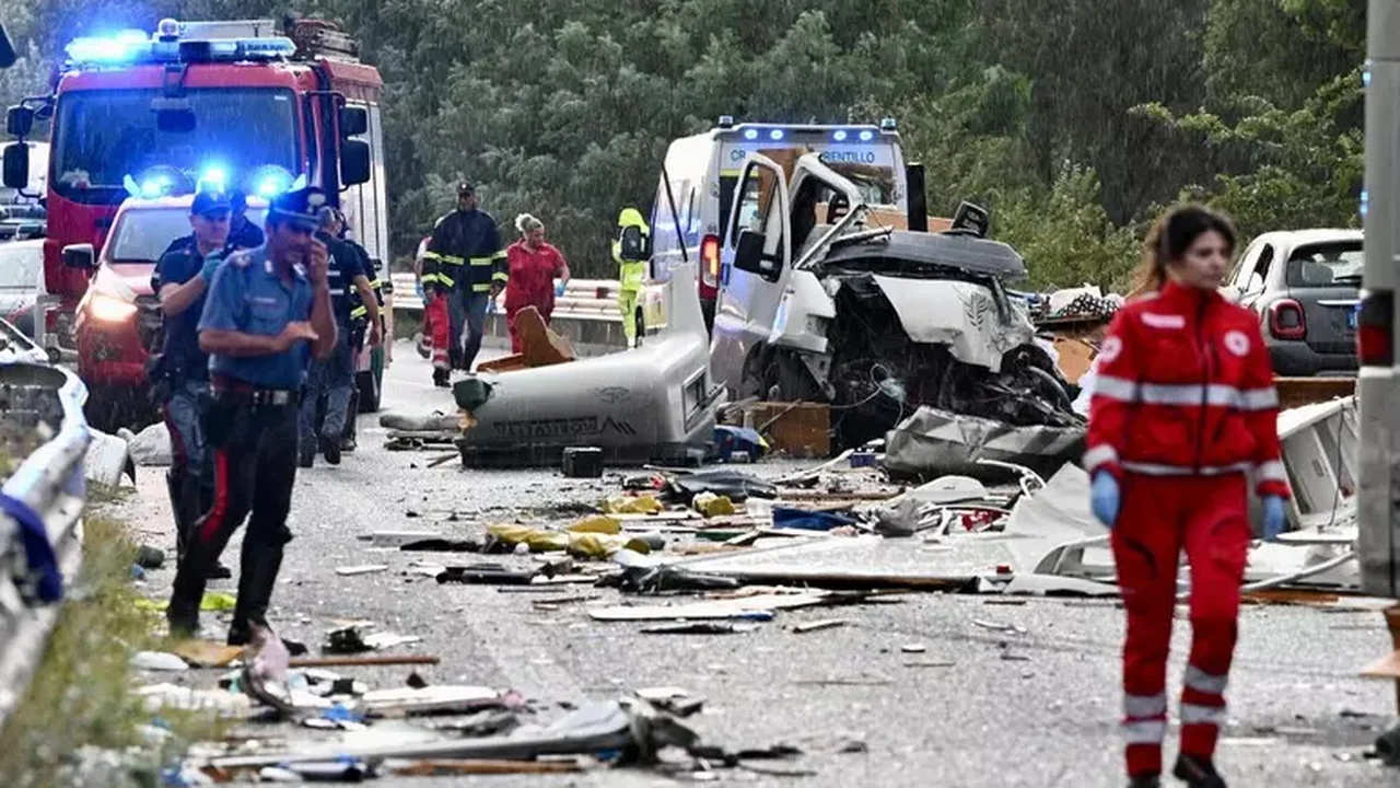 Grave acidente entre ônibus e motorhome mata ao menos 6 na Itália