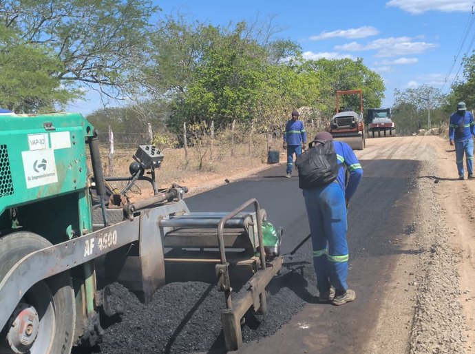 Agora é realidade: Obras de pavimentação no povoado Morros seguem a todo vapor em Delmiro Gouveia