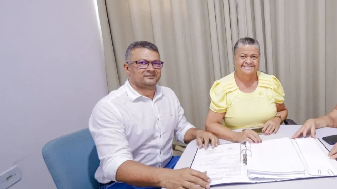 Prefeitura admite rombo previdenciário e Luisa Julia sanciona lei que parcela dívida com o PalmeiraPrev em 25 anos