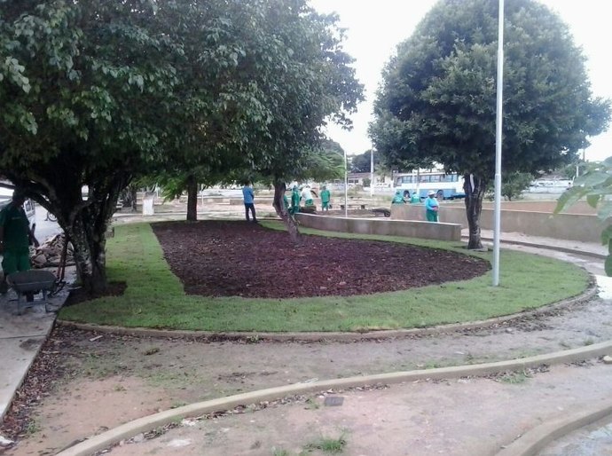 Praça no Benedito Bentes recebe intervenções paisagísticas