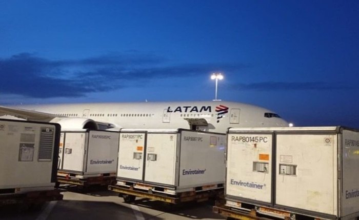 Avião com insumos para vacinação no Brasil Avião com insumos para vacinação no Brasil