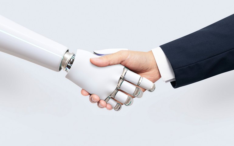 Tecnologia robótica auxilia médicos na sala de operação