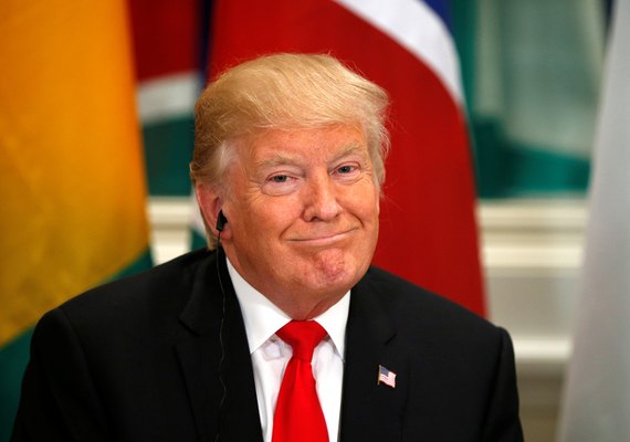 Antes de comício, 6 assessores de Trump são diagnosticados com covid-19