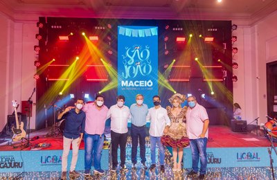 Prefeito JHC prestigia encerramento de lives juninas