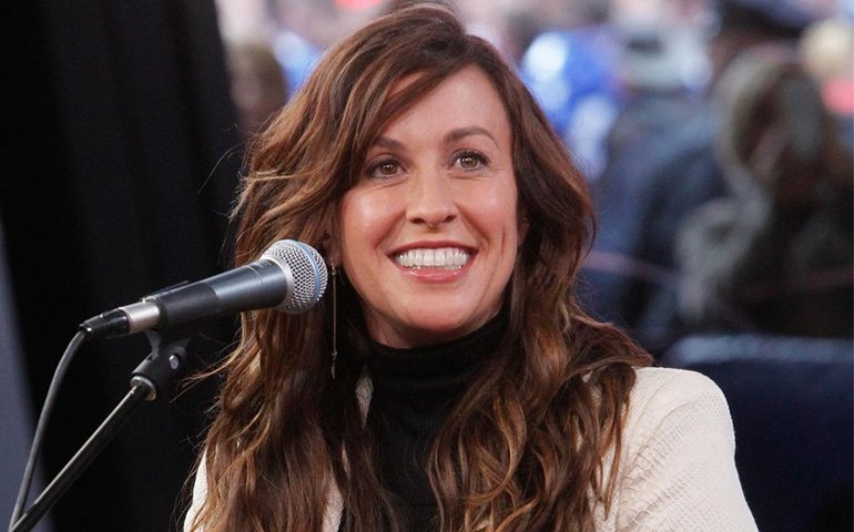 Alanis Morissette lança clipe com família durante a pandemia