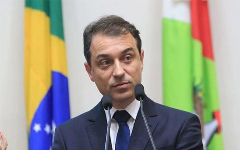 Governador de SC é alvo de buscas da PF por fraudes em compra de respiradores