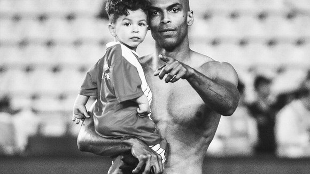 Zagueiro Naldo reflete sobre perda e faz homenagem no dia do aniversário do filho: 'Feliz quatro aninhos no céu'