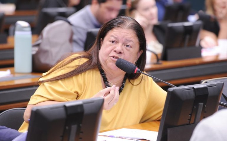 Comissão aprova projeto que determina instalação de adesivo de ponto cego em caminhão e ônibus