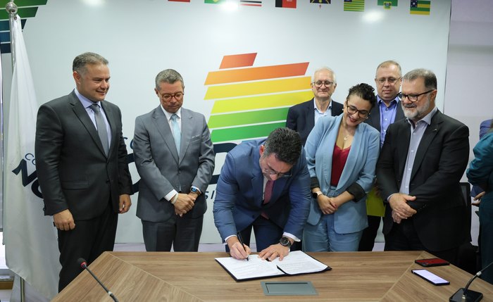 Paulo Dantas assina contrato de empréstimo com o Banco do Brasil