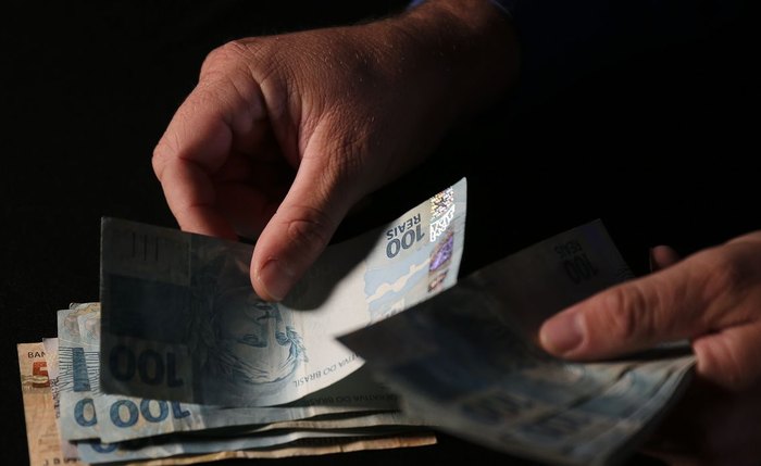 Valor mínimo para cada família é R$ 400