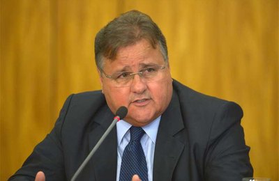 Geddel entrega carta de renúncia a Temer e deixa o governo