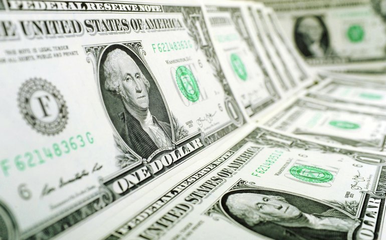 Dólar no Brasil bate recorde após frustração do mercado com cortes anunciados pelo governo