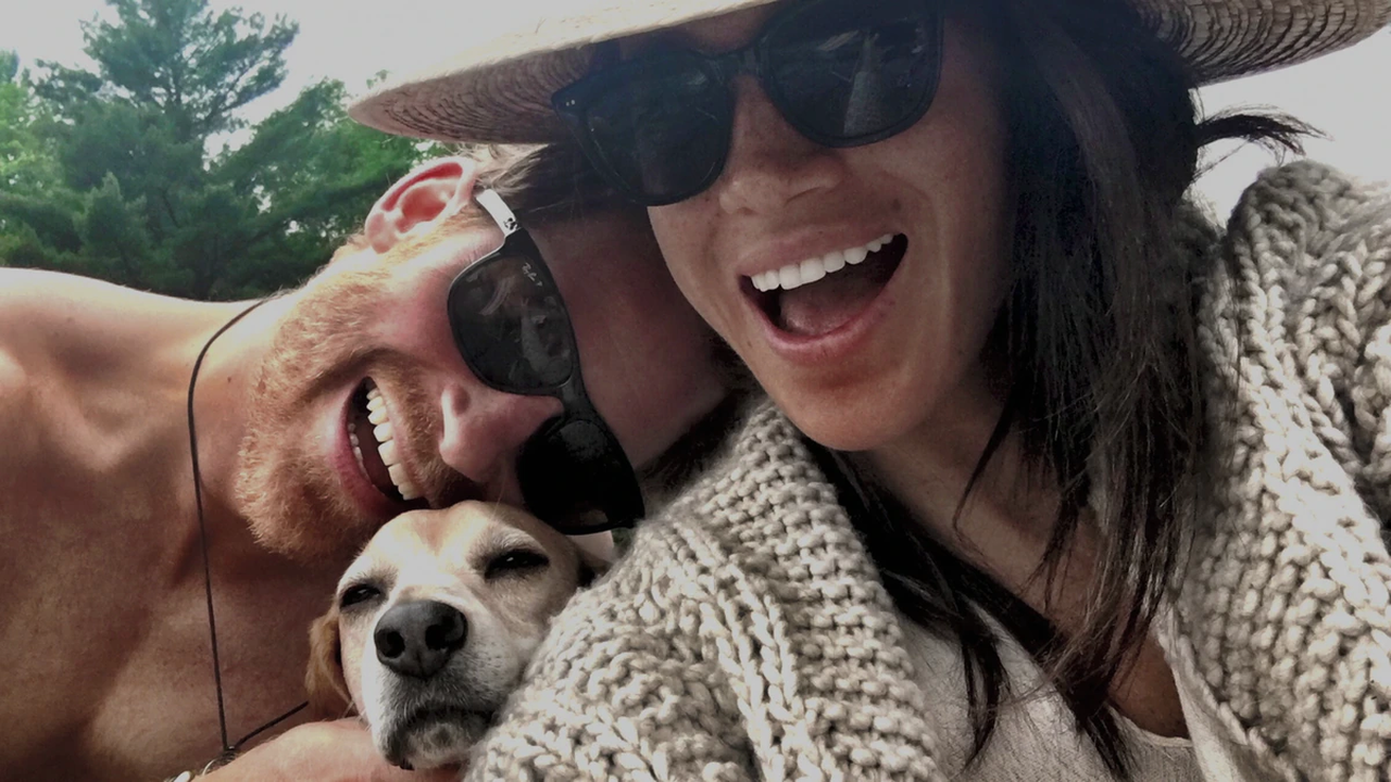 Harry e Meghan acusam família real de usá-los para ‘alimentar os lobos’