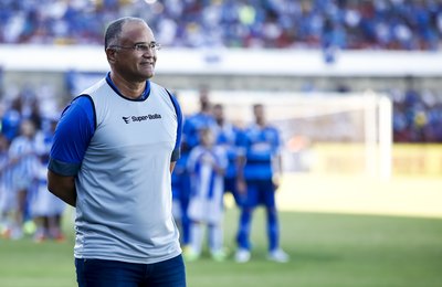 Oliveira Canindé trabalha buscando soluções para o desfalcado CSA