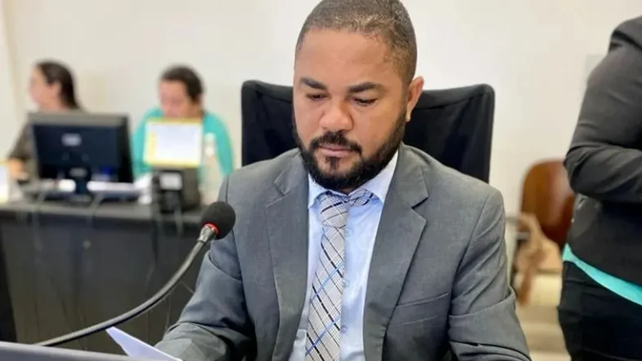Vereador famoso pela frase “dar uma coça em trans que usar banheiro feminino” é condenado pela Justiça