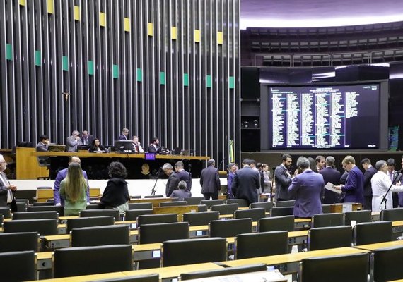 Câmara aprova pedido de urgência para aumento da pena de feminicídio; acompanhe