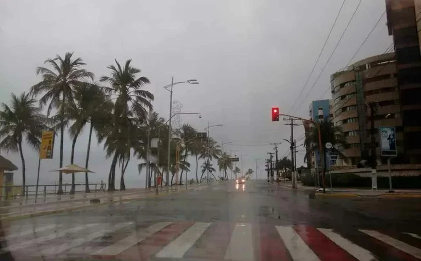 Inmet emite alerta de chuvas para 59 municípios de Alagoas, incluindo Maceió
