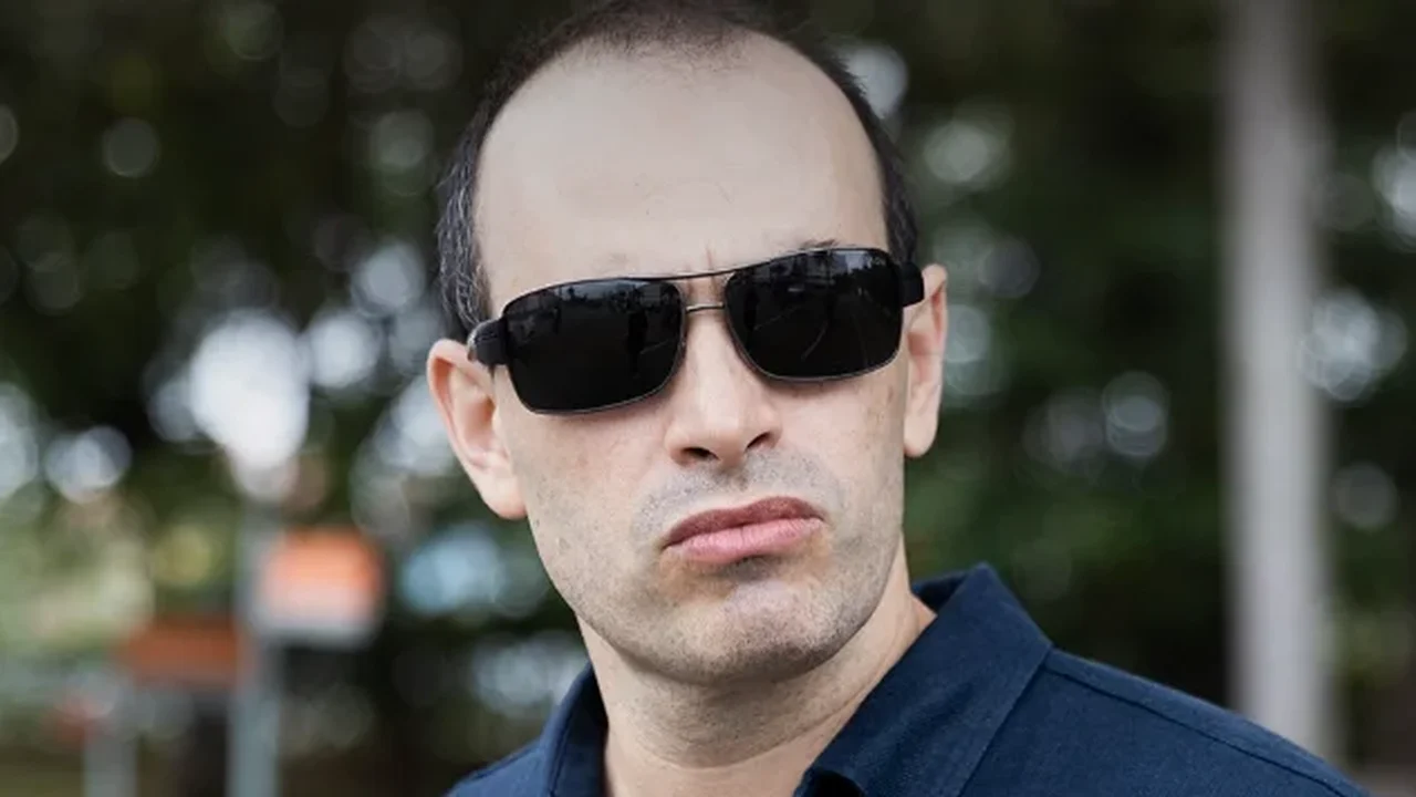 Ator de 'Tremembé', Lucas Oradovschi leva ao palco história real de amizade entre israelense e palestina