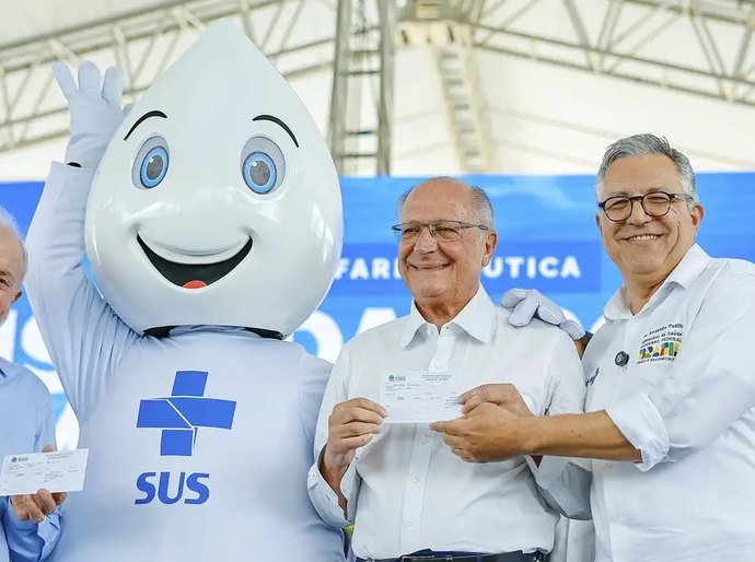 Em evento com Lula, farmacêutica anuncia investimento de R$ 6,4 bi