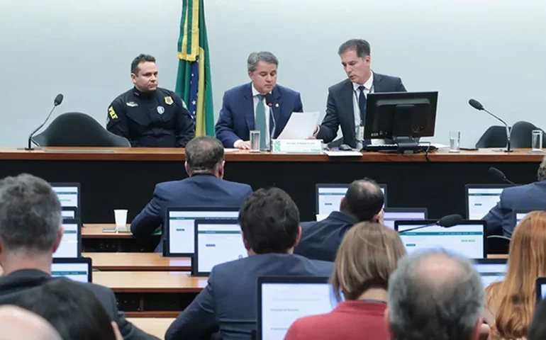 Aprovada em comissão, LDO deve ser votada pelo Congresso nesta quinta