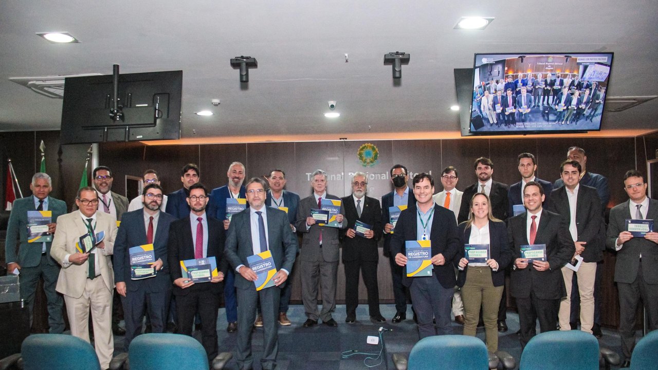 TRE e partidos políticos assinam termo de compromisso para as eleições