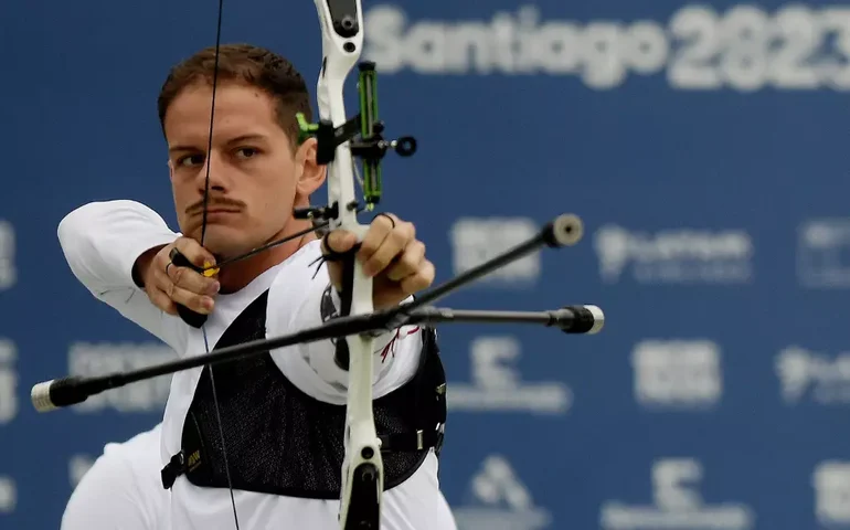 Marcus D'Almeida é eleito melhor arqueiro do mundo